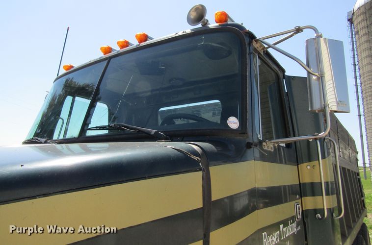 image for item GC9992 1995 White GMC Areo WCA  dump truck