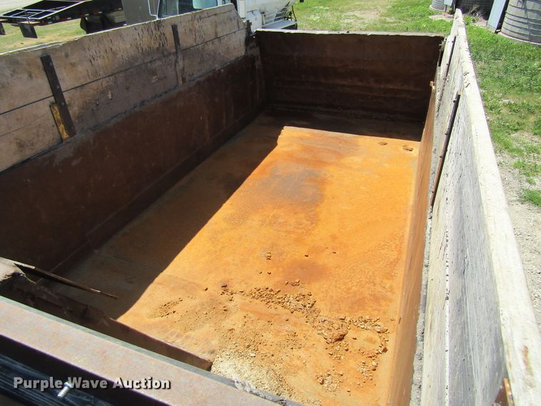 image for item GC9992 1995 White GMC Areo WCA  dump truck