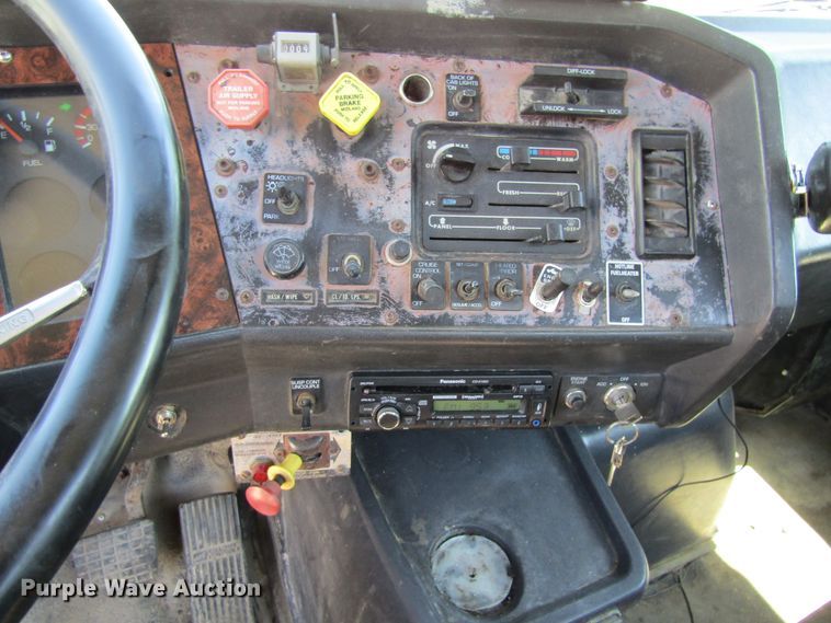 image for item GC9992 1995 White GMC Areo WCA  dump truck