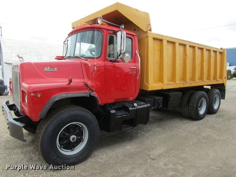 image for item GC9993 1985 Mack DM685S  dump truck