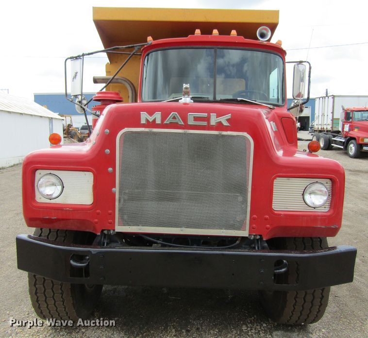 image for item GC9993 1985 Mack DM685S  dump truck