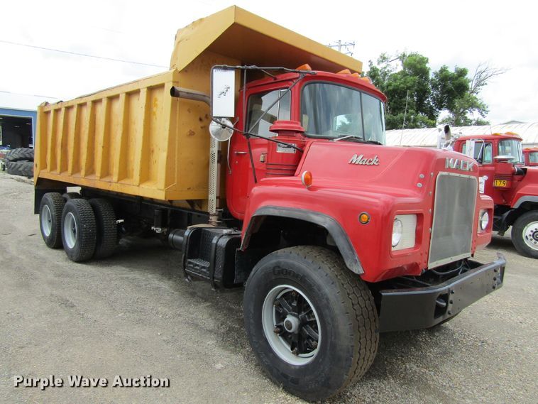 image for item GC9993 1985 Mack DM685S  dump truck