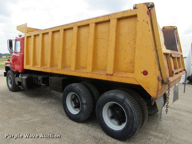 image for item GC9993 1985 Mack DM685S  dump truck