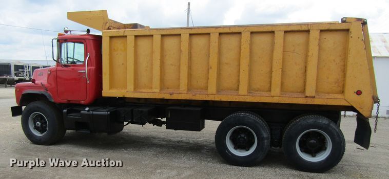 image for item GC9993 1985 Mack DM685S  dump truck