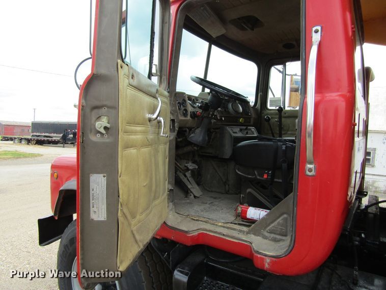 image for item GC9993 1985 Mack DM685S  dump truck