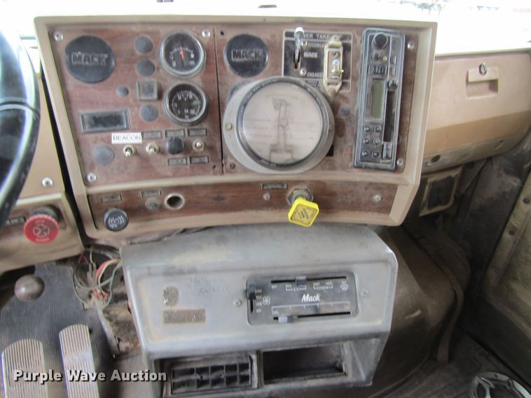 image for item GC9993 1985 Mack DM685S  dump truck