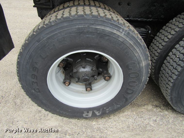 image for item GC9993 1985 Mack DM685S  dump truck