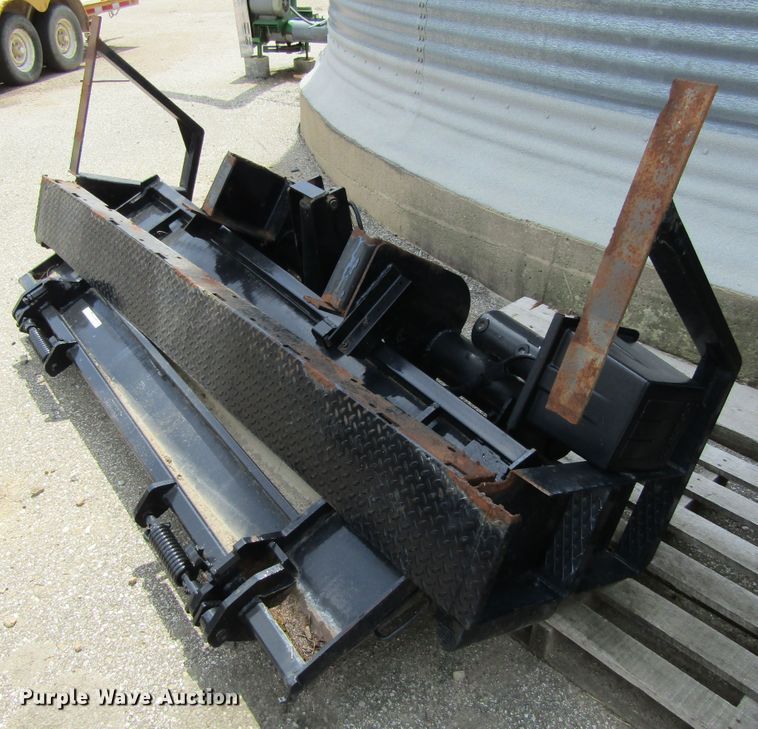 image for item GC9994 2011 Waltco EM30  end gate lift