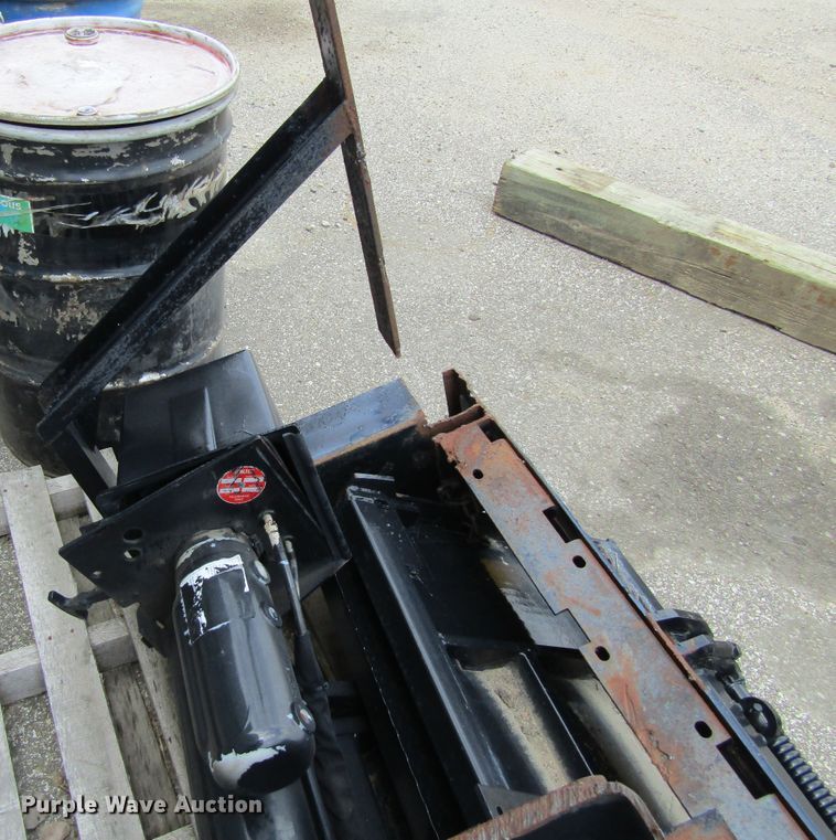 image for item GC9994 2011 Waltco EM30  end gate lift