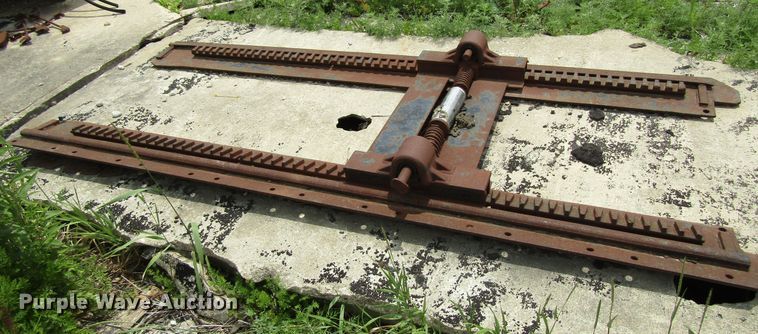 image for item GC9997 5th wheel plate