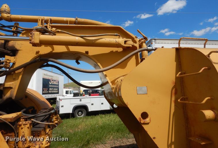 image for item HI9836 1978 Caterpillar 621B  water wagon