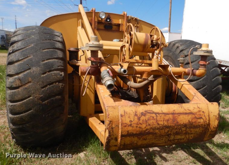 image for item HI9836 1978 Caterpillar 621B  water wagon