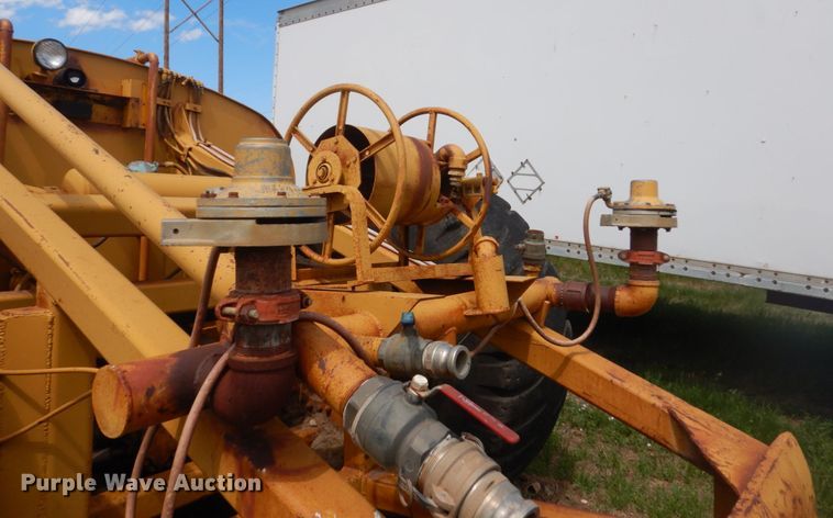 image for item HI9836 1978 Caterpillar 621B  water wagon