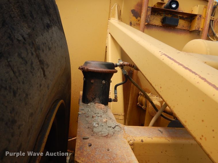 image for item HI9836 1978 Caterpillar 621B  water wagon