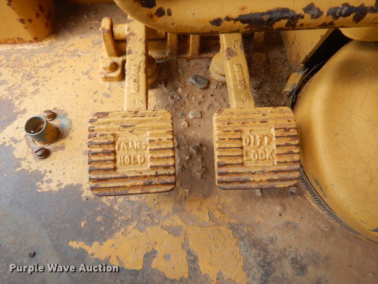 image for item HI9836 1978 Caterpillar 621B  water wagon