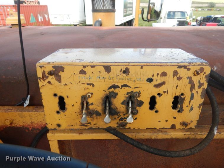 image for item HI9836 1978 Caterpillar 621B  water wagon