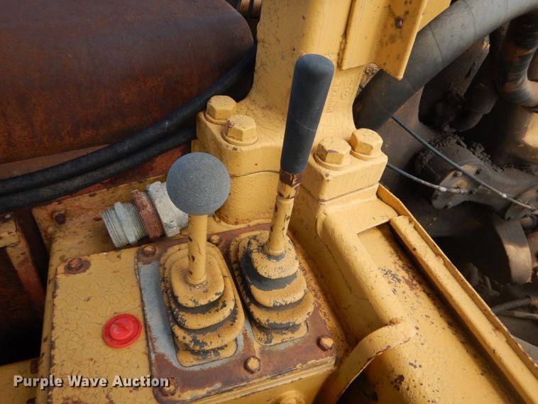 image for item HI9836 1978 Caterpillar 621B  water wagon