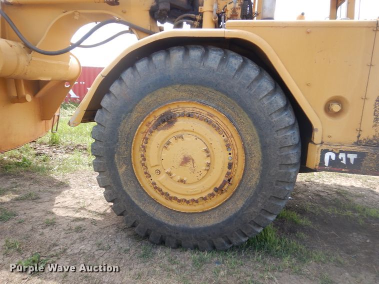 image for item HI9836 1978 Caterpillar 621B  water wagon
