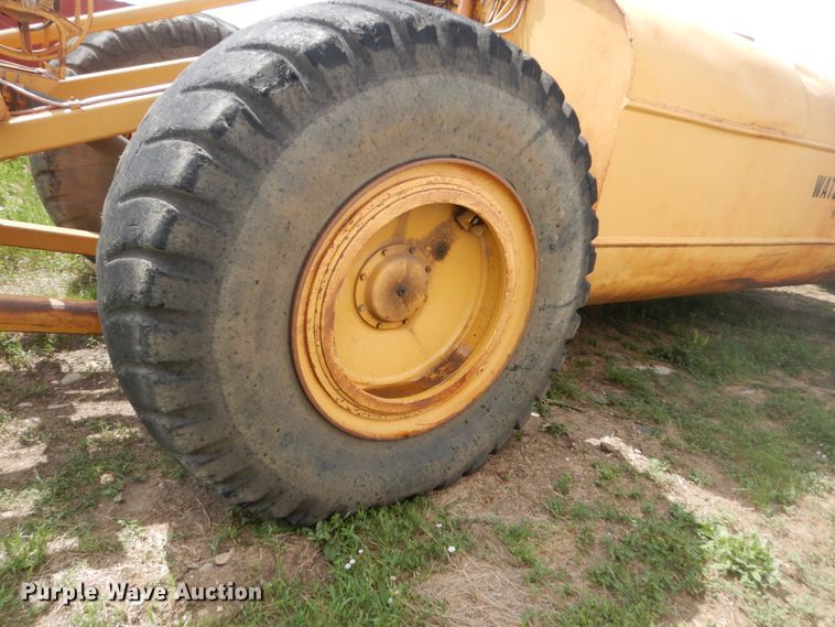 image for item HI9836 1978 Caterpillar 621B  water wagon