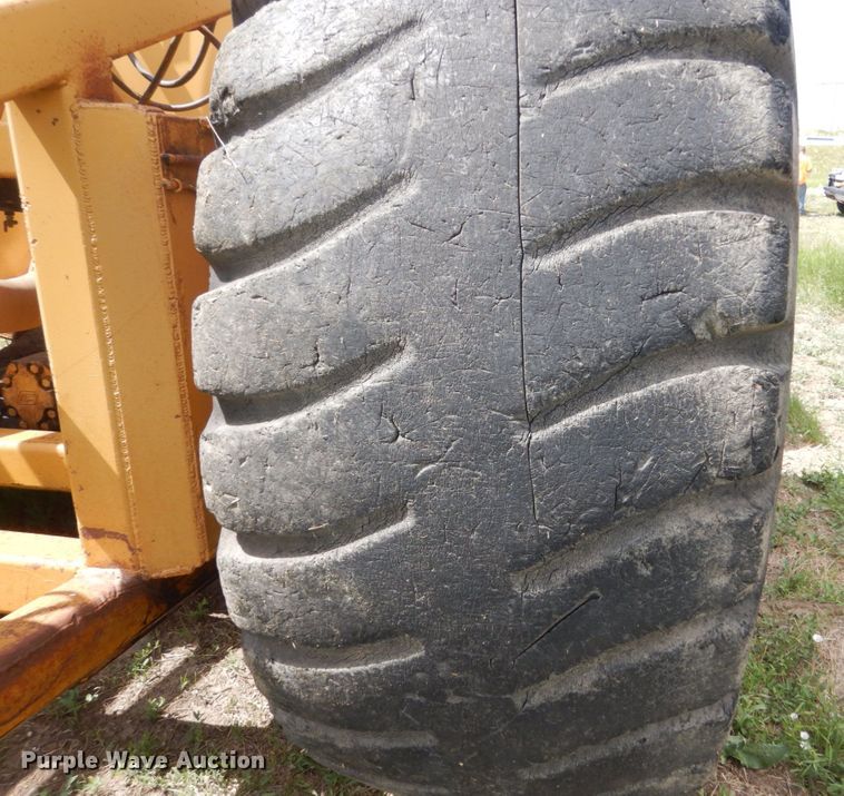 image for item HI9836 1978 Caterpillar 621B  water wagon