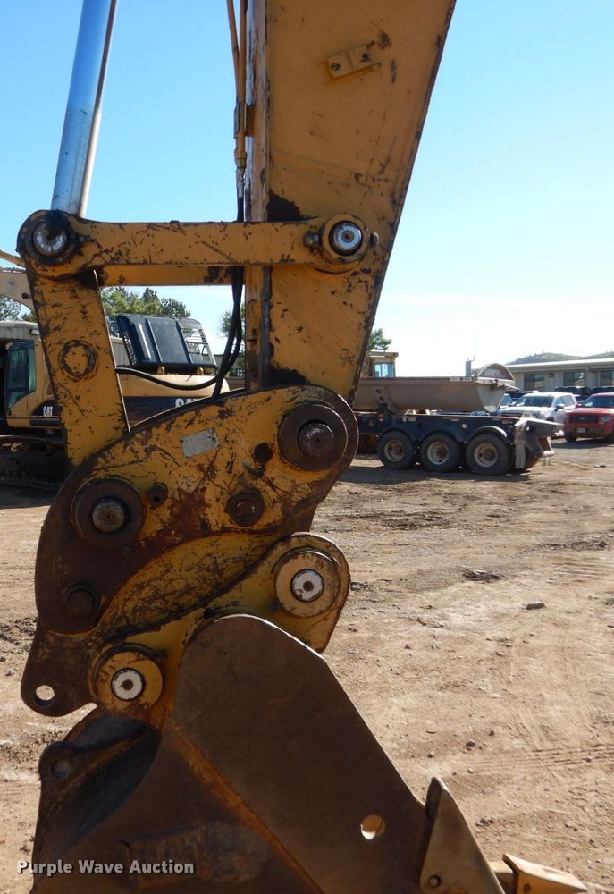 image for item HI9850 2005 Caterpillar 325CL  excavator