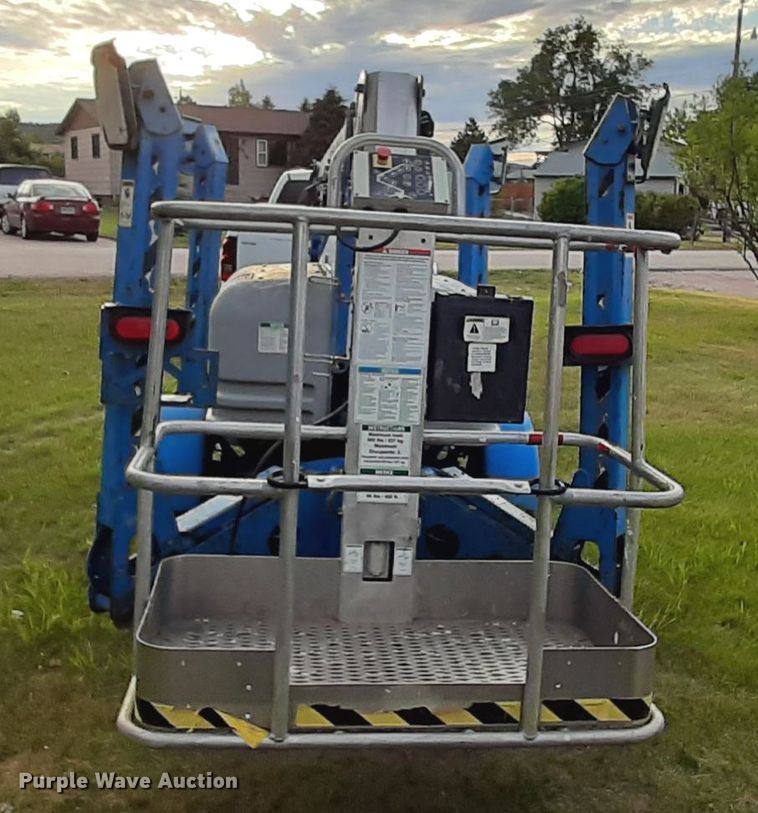 image for item HI9852 Genie TMZ-50/30  boom lift