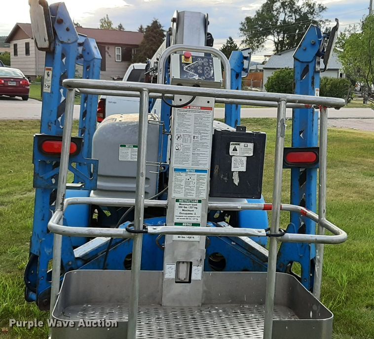 image for item HI9852 Genie TMZ-50/30  boom lift