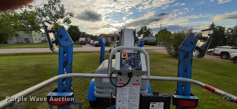 image for item HI9852 Genie TMZ-50/30  boom lift