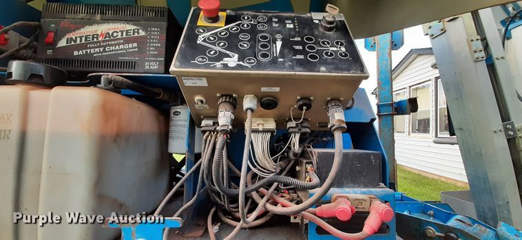 image for item HI9852 Genie TMZ-50/30  boom lift
