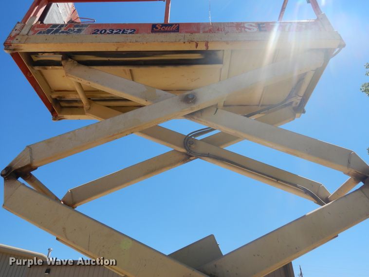 image for item HI9857 1998 JLG 2032E2  scissor lift