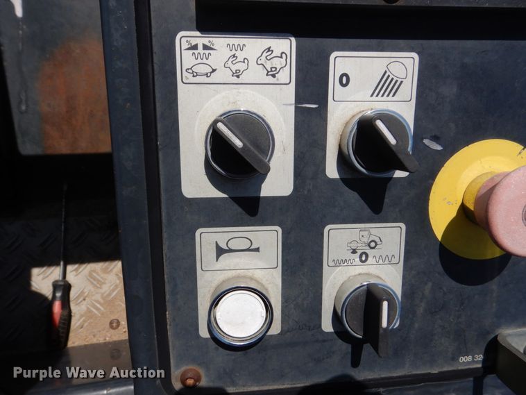 image for item HI9868 1999 Bomag BW 213PDH-3  single drum vibratory roller