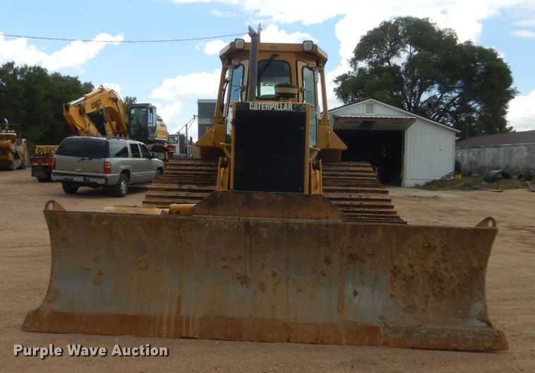 image for item HI9869 Caterpillar D6M LGP  dozer