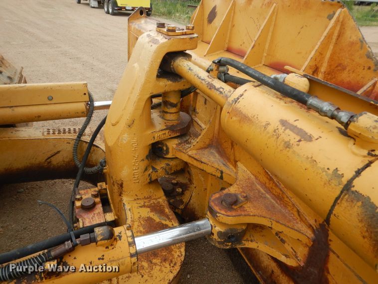 image for item HI9869 Caterpillar D6M LGP  dozer