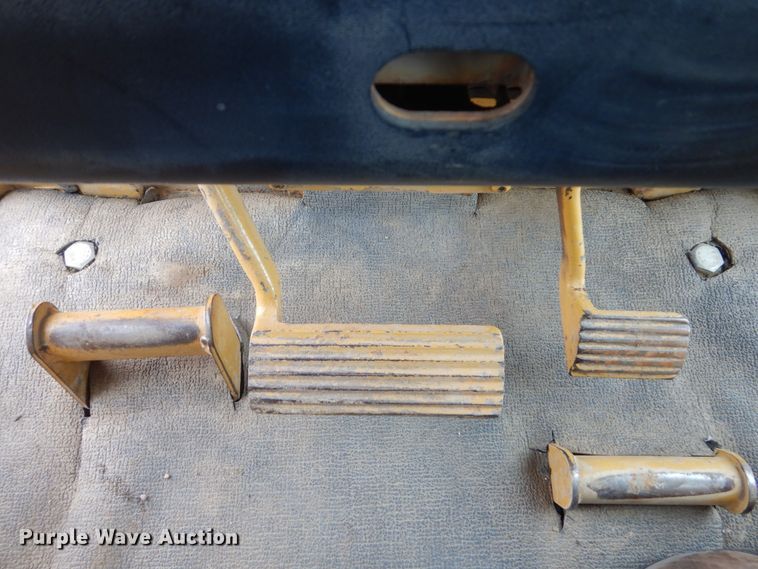 image for item HI9869 Caterpillar D6M LGP  dozer