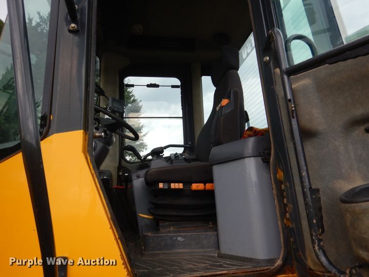 image for item HI9871 2005 Komatsu WA380-5L  High Lift wheel loader