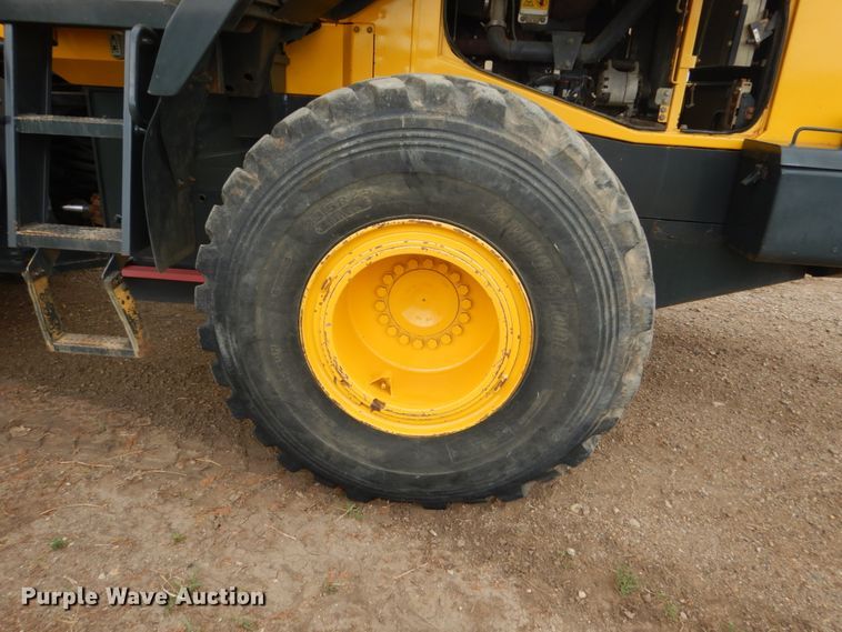 image for item HI9871 2005 Komatsu WA380-5L  High Lift wheel loader