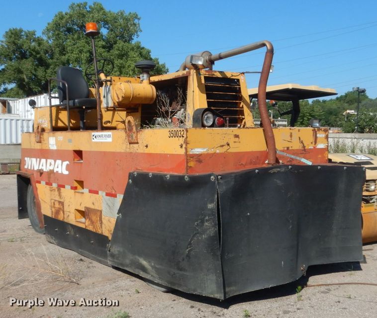 image for item HI9872 1989 Dynapac CP27  pneumatic roller