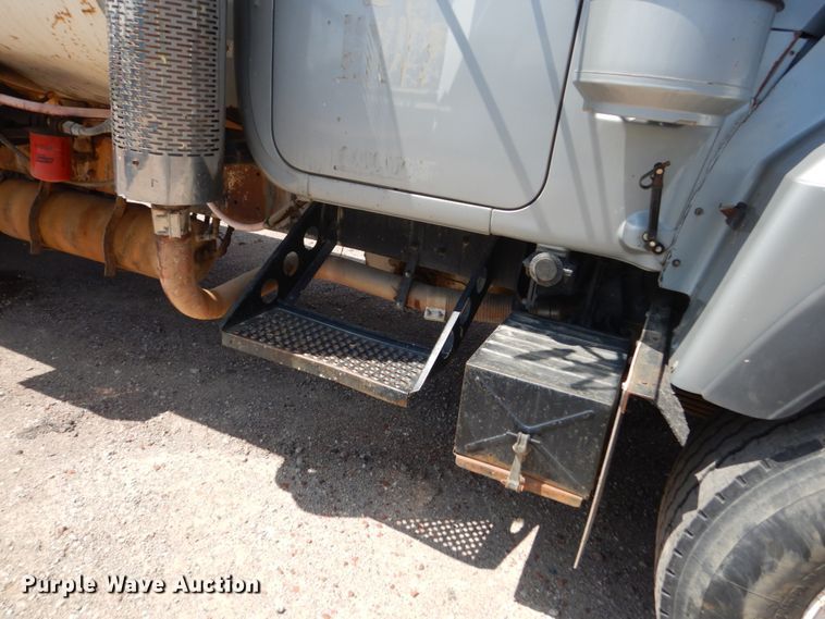 image for item HI9879 1991 Mack RD690S  water truck