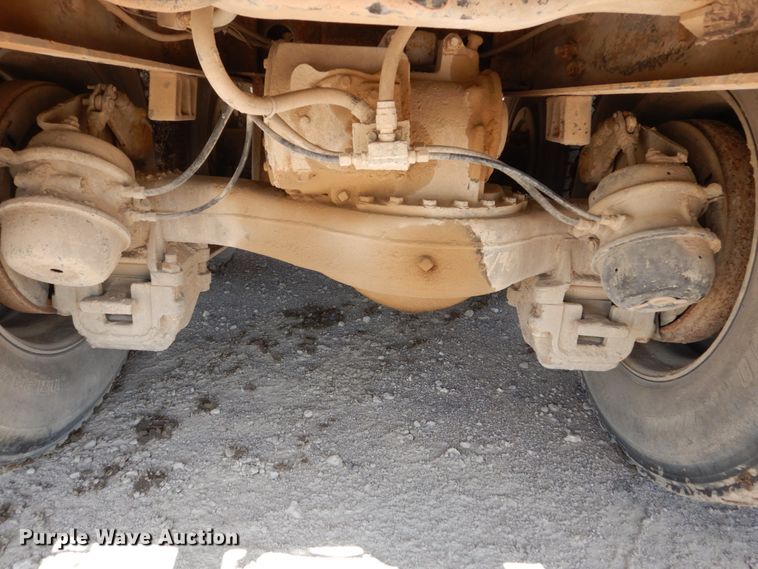 image for item HI9879 1991 Mack RD690S  water truck