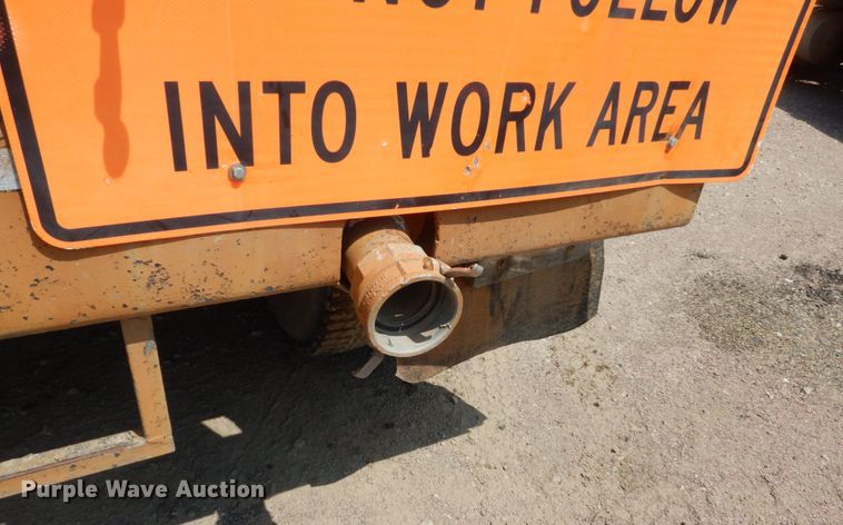 image for item HI9879 1991 Mack RD690S  water truck