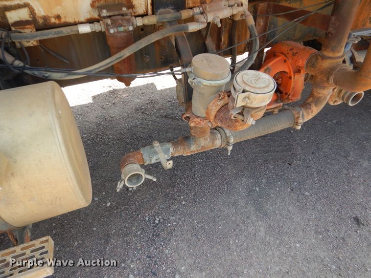 image for item HI9879 1991 Mack RD690S  water truck