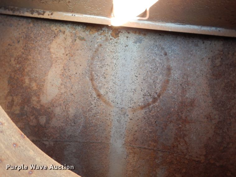 image for item HI9879 1991 Mack RD690S  water truck