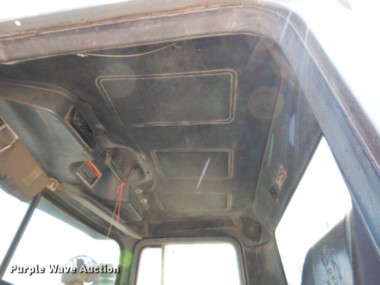 image for item HI9879 1991 Mack RD690S  water truck