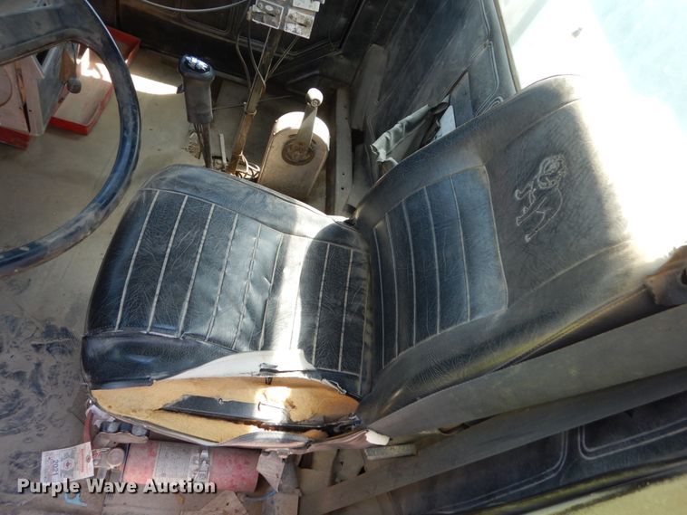 image for item HI9879 1991 Mack RD690S  water truck