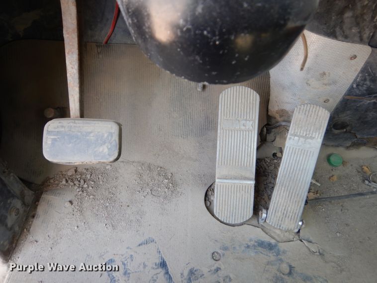 image for item HI9879 1991 Mack RD690S  water truck