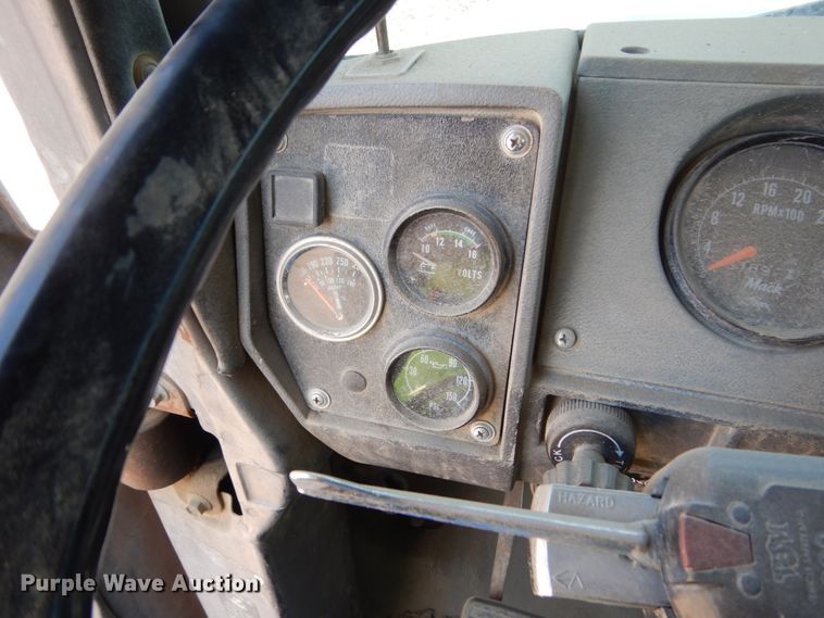 image for item HI9879 1991 Mack RD690S  water truck