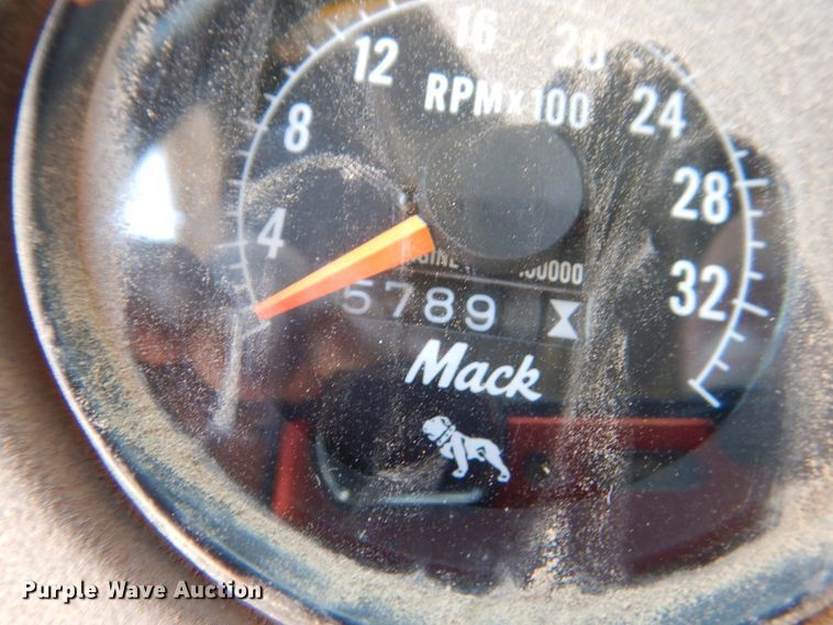 image for item HI9879 1991 Mack RD690S  water truck