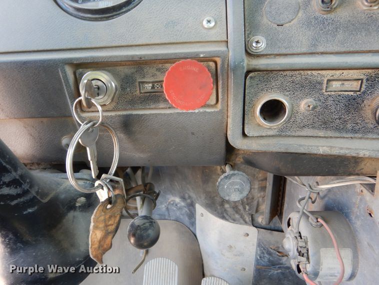 image for item HI9879 1991 Mack RD690S  water truck