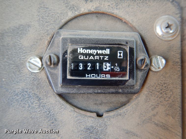 image for item HI9879 1991 Mack RD690S  water truck