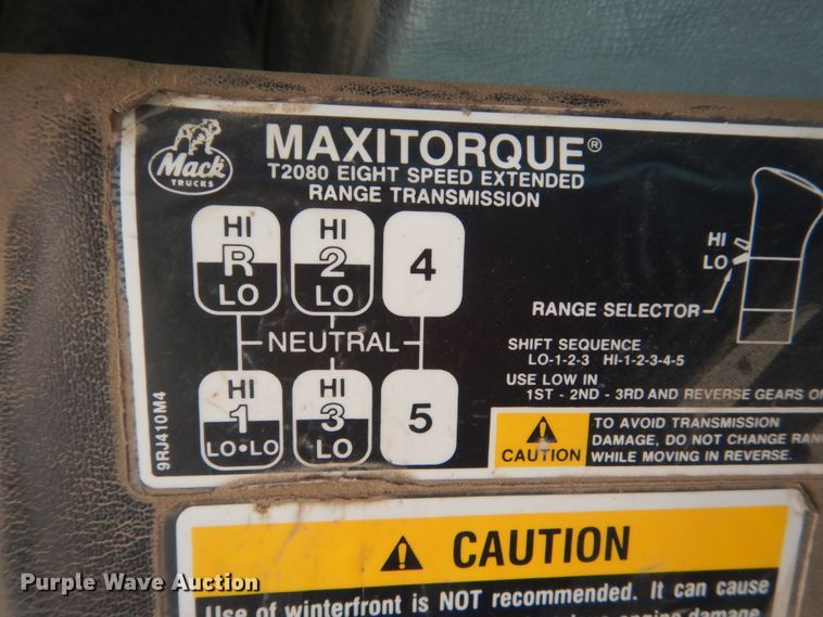 image for item HI9879 1991 Mack RD690S  water truck